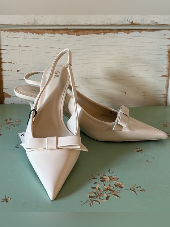 Zara Shoes - NEW! Zara Sling Back, Ivory/Cream, Faux Patent Leather,Kitten Heels,Bow Trim, 9